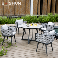 Ensemble de table et chaises de salle à manger d'extérieur en tissu imperméable tissé à la main en alliage d'aluminium moderne pour patio, villa, hôtel et salon