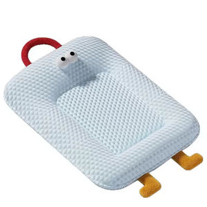 Cama refrescante de verano para gatos, lavable, transpirable, cómoda, de seda helada, suave, ligera, con diseño de dibujos animados para gatos - Product Image 1