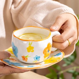 Tazza da caffè in ceramica irregolare di colore carino dipinta a mano regalo creativo per la festa <span class=keywords><strong>della</strong></span> mamma tazze da caffè in ceramica 3D - Product Image 6