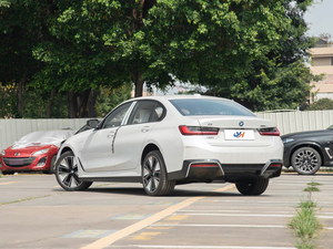 <span class=keywords><strong>BMW</strong></span> <span class=keywords><strong>i3</strong></span> 2025 eDrive40L M Sport Shadow Edition – Berline électrique d'occasion haut de gamme, propulsion arrière, 250 <span class=keywords><strong>kW</strong></span>, 340 ch, autonomie 610 km, recharge rapide, véhicule électrique de luxe - Product Image 5