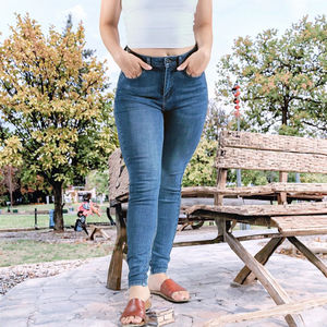 Pantalones casuales de primavera y otoño para mujer, de corte holgado, pierna ancha, con botones decorativos, vaqueros sólidos lavados, transpirables, cómodos y de tela suave. - Product Image 3