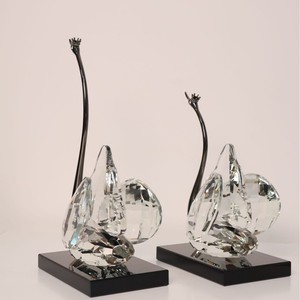Escultura de Cisne Grabada en Cristal Blanco de Lujo, Decoración Ecológica de Estilo Moderno y Minimalista para Sala de Estar, Oficina o Escritorio - Product Image 3