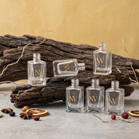 Bouteille diffuseur de parfum pour voiture en verre carré vide de 8 ml, personnalisable en usine, avec bouchon en bois, pour usage automobile, vente en gros