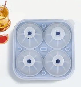 실리콘 아이스 큐브 트레이 식품 학년 실리콘 3D 축구 모양 4 아이스 큐브 트레이 뚜껑이있는 유연한 쉬운 릴리스 축구 아이스 큐브 금형
