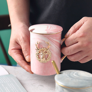 Mug en céramique amusant de 400 ml en forme de sapin de Noël avec couvercle pour le thé et les cadeaux - Product Image 3