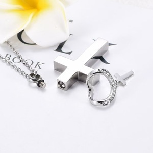 Colgante Conmemorativo de Acero Inoxidable 316L con Doble Cruz y Amuleto de Mascota, Estilo Europeo Americano, con Zirconia y Oro Rosa - Product Image 4