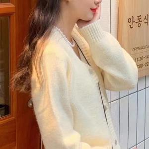 Ensemble collier et boucles d'oreilles en perles de riz rondes blanches naturelles de 4-5 mm, chaîne fine pour clavicule/chaîne de cou, bijoux fins, vente en gros - Product Image 4