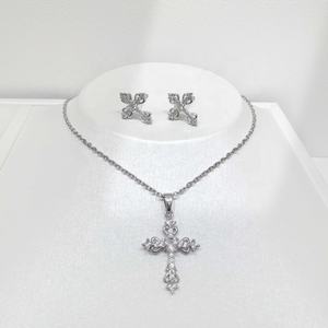 ชุดเครื่องประดับเงินแท้ 925 ชุบทอง ประดับเพชรคิวบิกเซอร์โคเนีย รูปกางเขน สำหรับผู้หญิง คุณภาพสูง เหมาะสำหรับงานปาร์ตี้และเพื่อนเจ้าสาว ราคาโรงงาน - Product Image 2