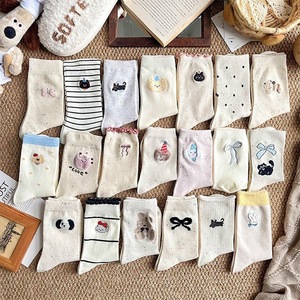 ถุงเท้ายาวครึ่งน่องสีขาวสำหรับผู้หญิง พร้อมโบว์ผีเสื้อและขอบระบายสไตล์ญี่ปุ่น ถุงเท้าทรงสาวหวานสำหรับวัยรุ่น ระบายอากาศได้ดี ซับเหงื่อ - Product Image 1