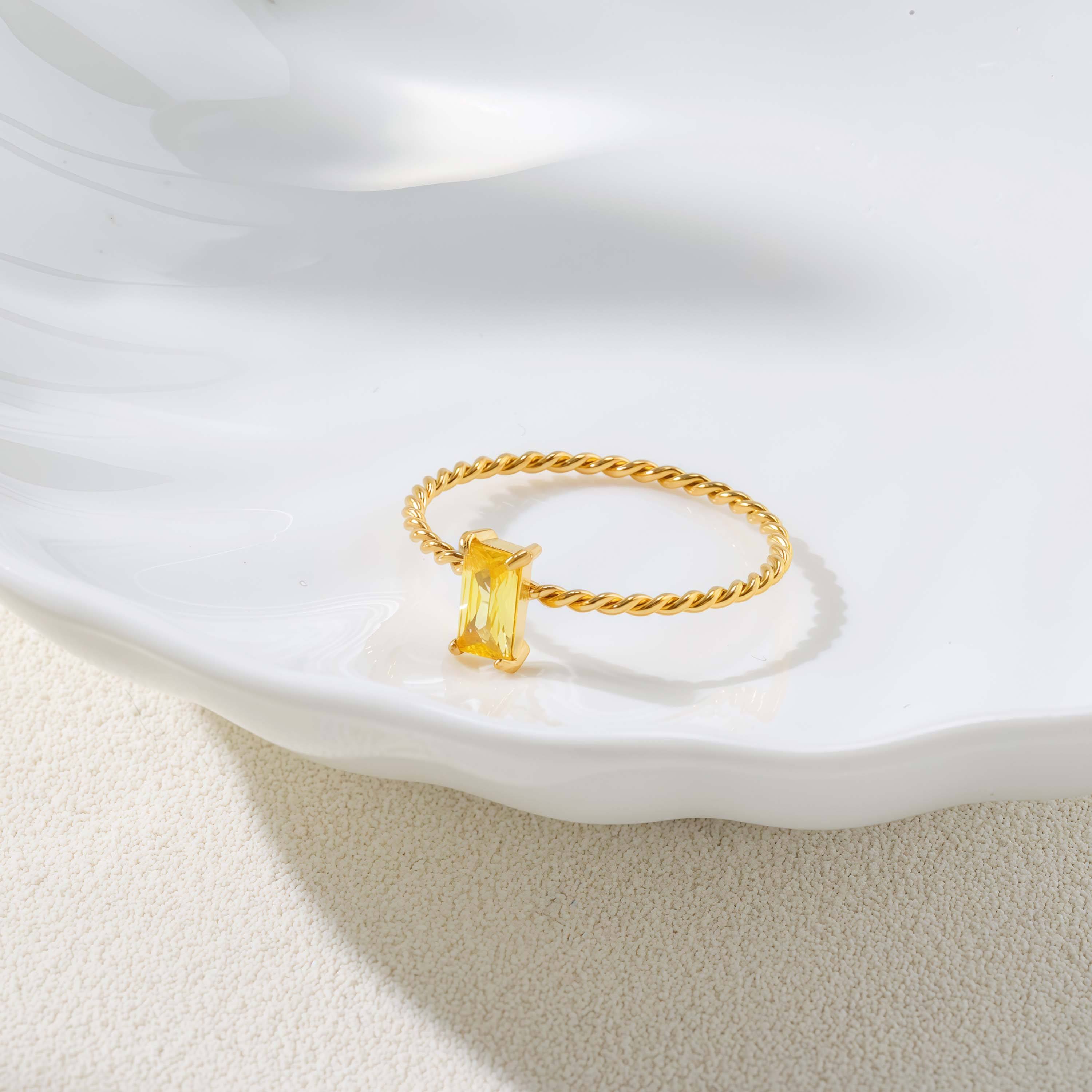 สีเหลือง