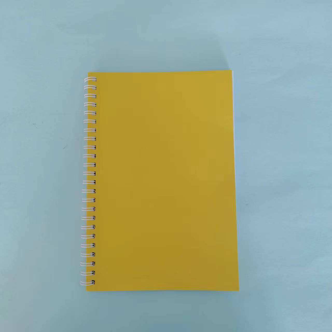 สีเหลืองอ่อน