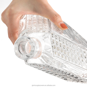 Botella <span class=keywords><strong>de</strong></span> Licor Premium <span class=keywords><strong>de</strong></span> 1 Litro, Forma Triangular, <span class=keywords><strong>de</strong></span> Cristal, para <span class=keywords><strong>Vodka</strong></span>, Whisky, Brandy, Ginebra, Ron, Tequila, con Tapa <span class=keywords><strong>de</strong></span> Rosca - Product Image 3