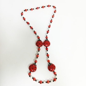 Collana di Perline Artigianale a Tema Insetto Coccinella - Colore <span class=keywords><strong>Rosso</strong></span> e Bianco, Ideale per Carnevale e Feste - Product Image 4