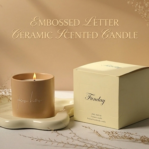 Bougie d'aromathérapie en céramique avec inscription en relief, étiquette privée OEM, pot en glaçure mate pour la décoration parfumée des chambres d'hôtel - Product Image 1
