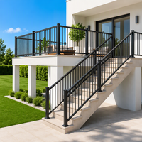 Rampe d'escalier et balustrade extérieures modernes en aluminium personnalisables, montées sur terrasse pour villas