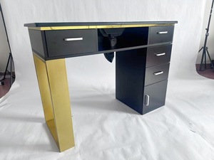 Meuble de manucure moderne et simple pour salon de beauté, table de manucure individuelle noire et or avec aspiration - Product Image 4