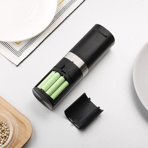 Ensemble de 2 moulins électriques à sel et poivre, base de chargement avec piles AAA rechargeables pour la cuisine - Product Image 4