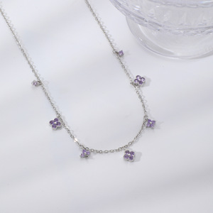 Collier ras du <span class=keywords><strong>cou</strong></span> en cuivre plaqué or avec pendentif trèfle en zircon cubique coloré et délicat, motif petite fleur, pour <span class=keywords><strong>femme</strong></span>, bijoux superposables, 20 couleurs, vente en gros - Product Image 3