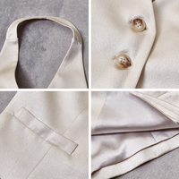 Gilet sur mesure blanc personnalisé pour femme, boutons décoratifs sur le devant, poches à rabat, silhouette ajustée en sergé de qualité supérieure, service OEM