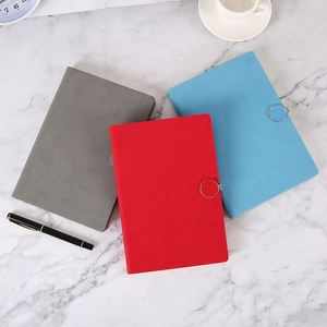 สมุดบันทึกปกหนังแข็งแบบมีห่วงรัดขนาด A5 หลายสี พร้อมลายพิมพ์ 100 แผ่น - Product Image 4