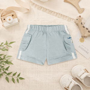 Shorts Bermuda bleu clair pour garçons avec taille élastique et poches latérales, vêtements d'été décontractés en tissu de coton respirant - Product Image 1