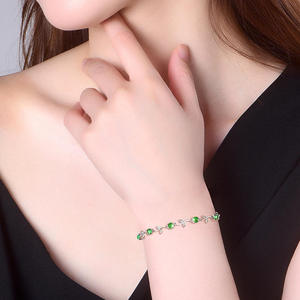 หยกธรรมชาติสีเขียวหยกซันกรีน สร้อยข้อมือหยกแบบเชื่อมต่อกัน  ประดับเงินแท้ S925  เครื่องประดับแฟชั่นสำหรับผู้หญิง  รุ่น D172 - Product Image 5