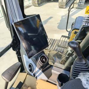 Nouvelle pelle hydraulique sur chenilles SANY SY135C, haute efficacité, taille moyenne, pour les projets de construction routière - Product Image 6