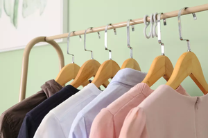 Étagères en bois modernes à 3 niveaux à la mode avec porte-vêtements en métal pour chambre à coucher salon hôtel meubles de maison - Product Image 2