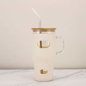 Vaso de Vidrio para Auto de 32oz con Asa y Funda de Silicona para Bebidas Heladas de Verano - Product Image 3