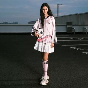 เสื้อยืดคอวี แขนยาว ลายทางสไตล์เรโทร แบบยูนิเซ็กซ์ แห้งเร็ว สวมใส่สบาย เหมาะสำหรับแฟนฟุตบอล พร้อมบริการ OEM - Product Image 2