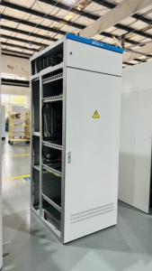 Armoire de commande modulaire conforme CE pour le contrôle des moteurs, avec surveillance complète des moteurs et armoire de commutation - Product Image 2