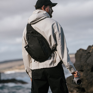 Sacs à bandoulière multifonctionnels personnalisés ODM Ultradyne <span class=keywords><strong>100D</strong></span> de 7,5 L avec poche pour bouteille d'eau - Product Image 3