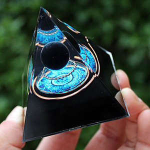 คริสตัลพีระมิดตกแต่งบ้าน รุ่นคอสมิก แกะสลักภายในด้วยเรซิ่นอีพ็อกซี่ งานฝีมือประดับตกแต่งโต๊ะ ของสะสม ของขวัญ - Product Image 2