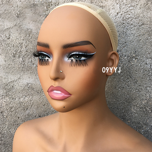 Maniquí de busto femenino afroamericano realista con soporte de plástico PP y PVC para exhibición de pelucas - Product Image 1
