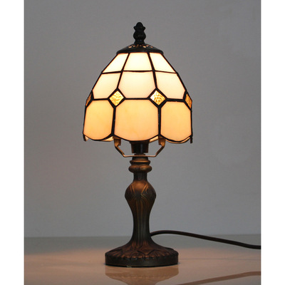 Stile F, motivo a quadri mediterraneo giallo chiaro e bianco.