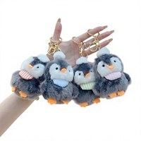 Pendentif en peluche mignon de petit pingouin chef, style dessin animé, doux et léger, porte-clés et pendentif de sac à dos
