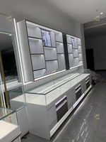 Hochwertige Maßgefertigte Acryl-Optikvitrinen Holz-Brillenladen-Vitrine mit LED-Beleuchtung für Brillen-Ausstellungsräume