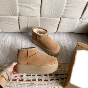 Chaussures en cuir et laine de haute qualité OEM, à semelle épaisse, plateforme haute, bottes de neige pour femmes, chaussures décontractées confortables pour l'hiver - Product Image 6