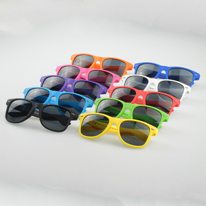 Venta al por mayor 2025 UV400 gafas de sol nueva tendencia de goma naranja lindo logotipo personalizado negro/blanco marco colores para ocasiones de verano PC - Product Image 5