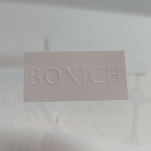 Precio <span class=keywords><strong>barato</strong></span> de fábrica Rectángulo texturizado blanco 120gsm papel de espesor de buena calidad logotipo personalizado etiquetas adhesivas en relieve - Product Image 1