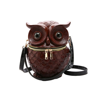 Bolso Mensajero de Material PU de Alta Calidad. Bolso con forma de búho de estilo moderno para mujer. Diseñado por un diseñador único.6024 - Product Image 4