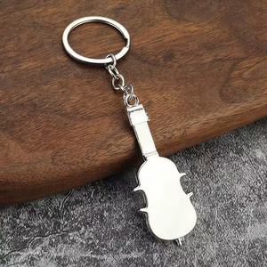 Juego de llaveros de metal de violín <span class=keywords><strong>y</strong></span> <span class=keywords><strong>piano</strong></span> Colección de llaveros de instrumentos musicales - Product Image 2