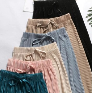 <span class=keywords><strong>Pantaloni</strong></span> corti Casual in seta di ghiaccio a pieghe da donna I-0387 <span class=keywords><strong>pantaloni</strong></span> <span class=keywords><strong>larghi</strong></span> per la casa sport classici vestiti per ragazze Top nero - Product Image 4