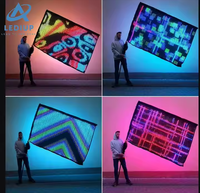 Drapeaux LED publicitaires interactifs à main haute performance, émettant de la lumière, pour la promotion