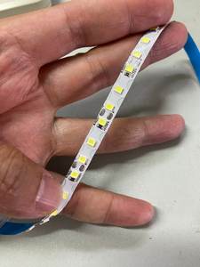 Striscia <span class=keywords><strong>LED</strong></span> SMD2835 ad Alta Luminosità <span class=keywords><strong>DC12V</strong></span> 7.2W/m 3000K 6000K 60/120 <span class=keywords><strong>LED</strong></span> Luce Flessibile Morbida con PCB a Onda S Retroilluminazione - Product Image 6