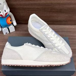 Zapatillas de lona de diseño modernas y transpirables con forro de malla y cordones, ideales para actividades deportivas y caminatas informales. - Product Image 4