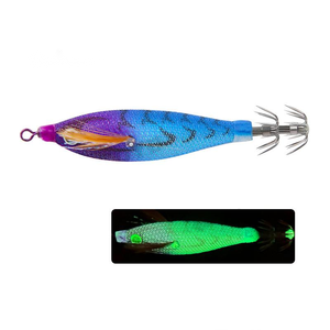 Premium OEM 5,5g/80mm Leuchtender Holz-Garnelen-Tintenfisch-Jig mit scharfem Regenschirmhaken, schwimmend, für Küsten-Salzwasser-Angelausrüstung - Product Image 1