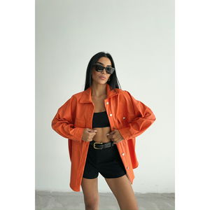 Blusa y Camisa de Mujer Estilo Boyfriend de Cuero con Botones Naranjas - Product Image 4
