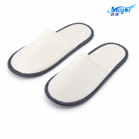 Chaussons d'hôtel jetables en tissu peluche, vente en gros à prix abordable pour les chambres d'hôtes et les équipements de salle de bain des complexes hôteliers et spas