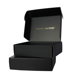 Boîtes d'expédition personnalisées en carton ondulé noir recyclable pour chaussures et vêtements, fourniture directe usine - Product Image 1